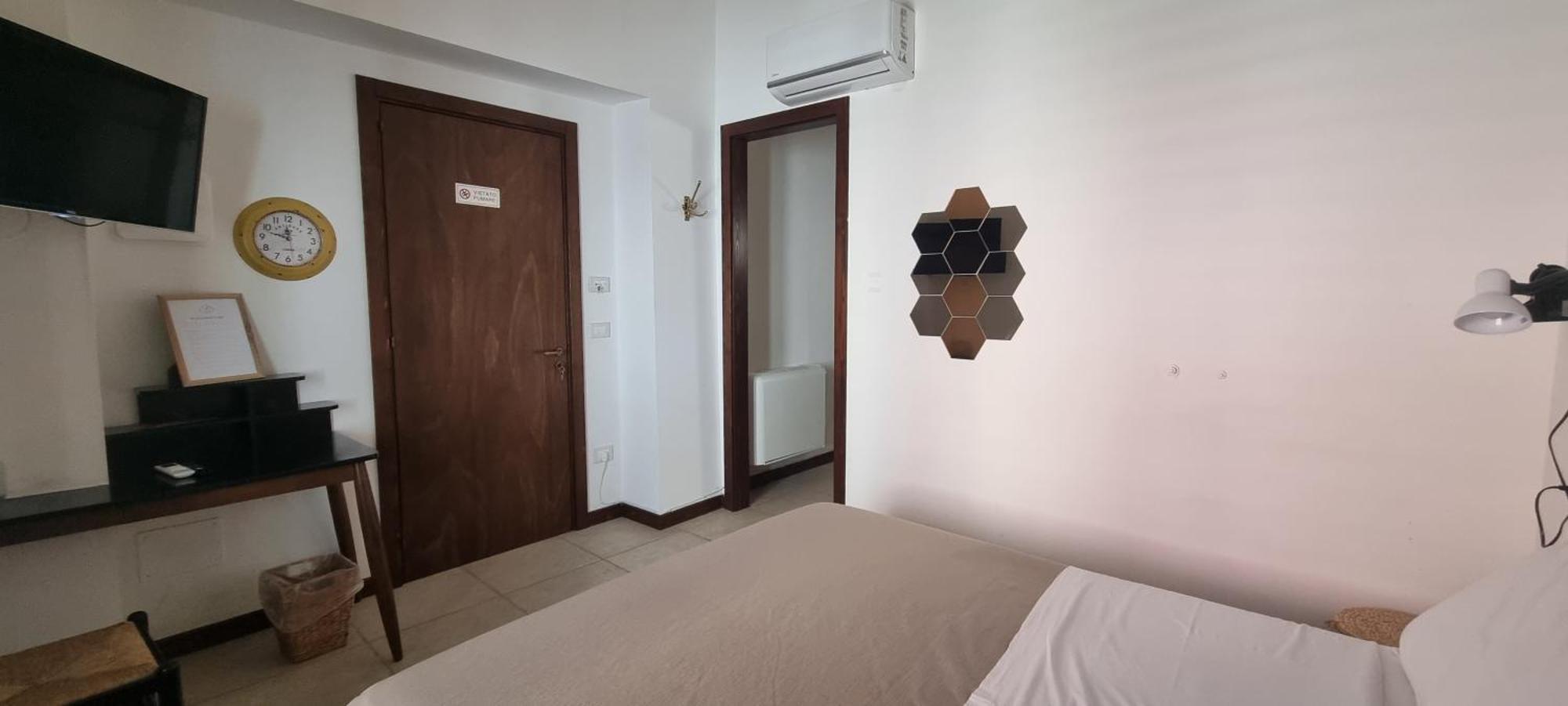 B&B Via Napoli 레베라노 외부 사진